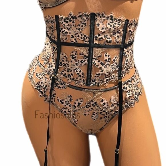 Victoria’s Secret Bundle of 5 Shine Strap , Starstruck Skirt garter Belt M/L - Picture 12 of 13